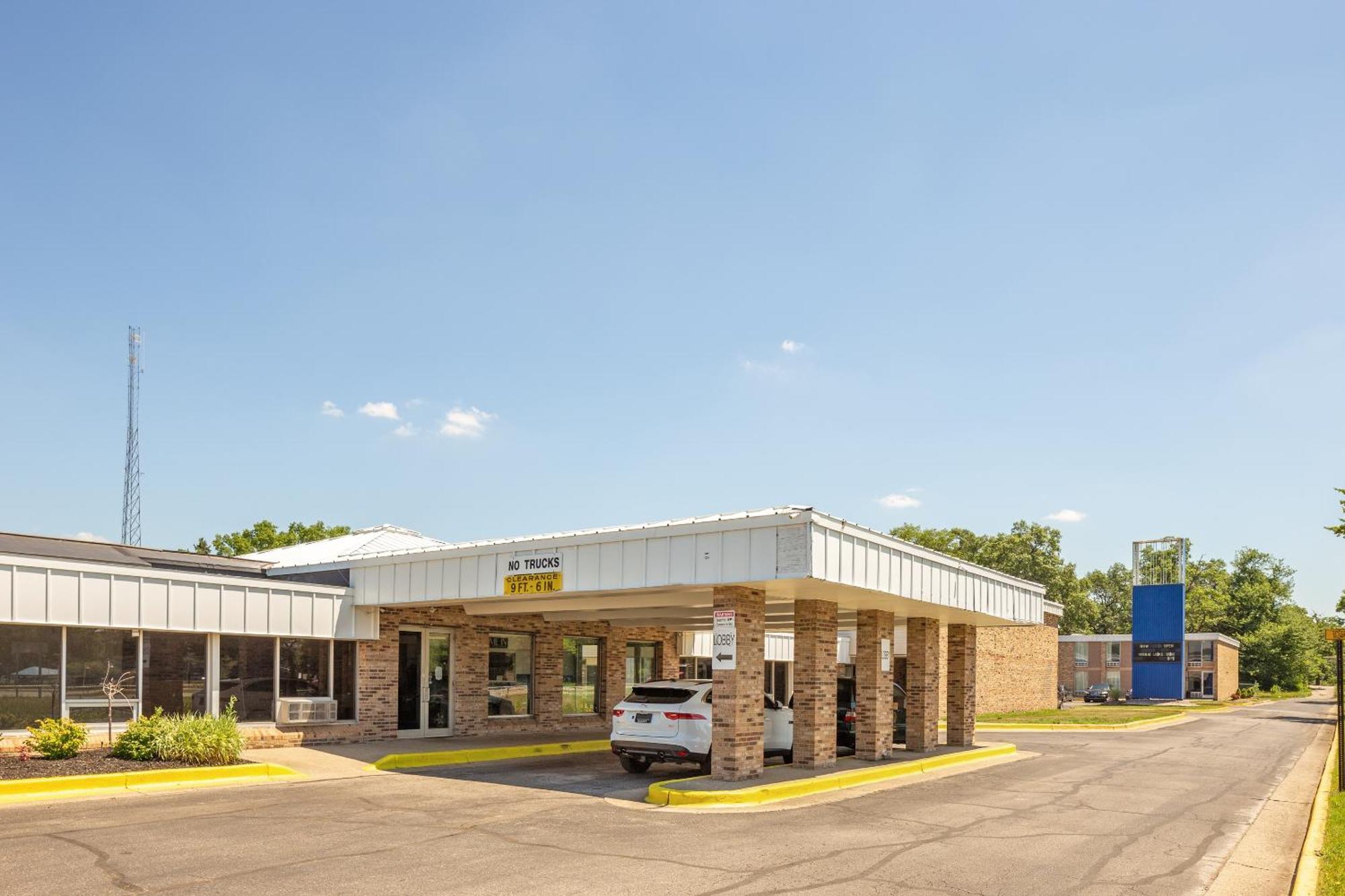 Oyo Hotel Mona Lake Muskegon Extérieur photo