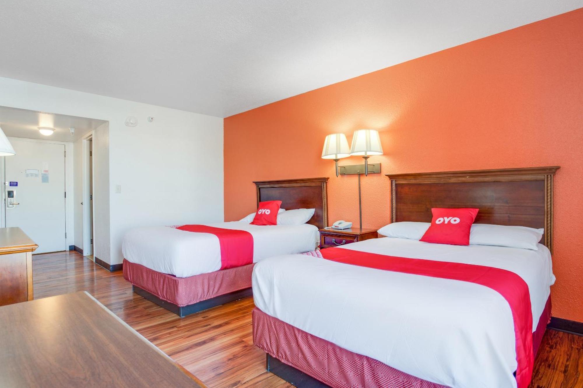 Oyo Hotel Mona Lake Muskegon Extérieur photo