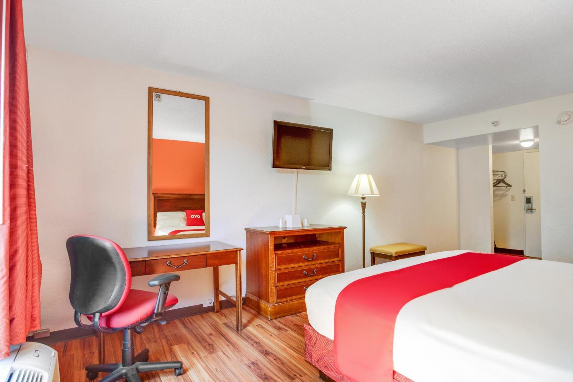 Oyo Hotel Mona Lake Muskegon Extérieur photo
