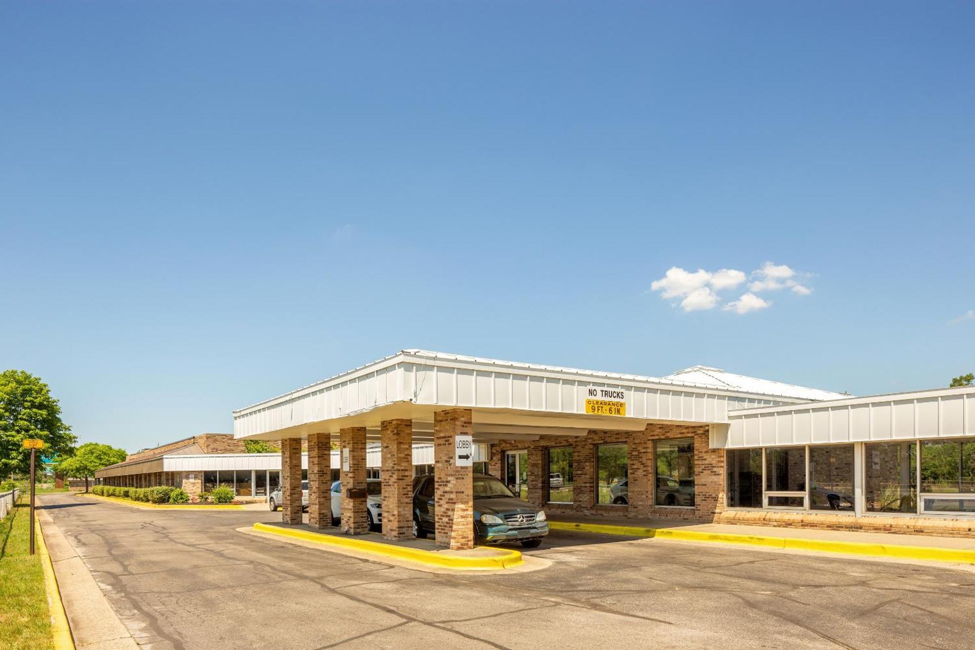 Oyo Hotel Mona Lake Muskegon Extérieur photo